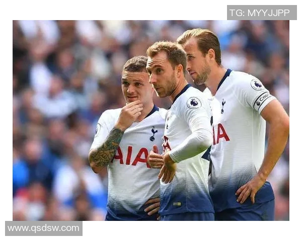 2020年利物浦与热刺巅峰对决海报展现足球激情与荣耀之战